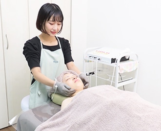 バストアップ・ヒップアップ・ブライダル専門店Laule’a | 施術中のイメージ